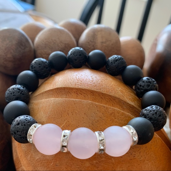 Rose quartz, obsidian, and lava rock bracelet - Picture 4 of 7